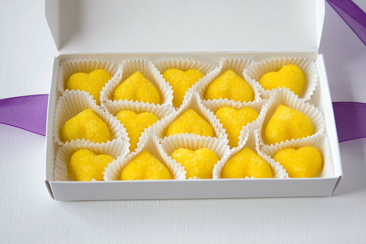 Heart sugar cubes - shaped and flavored sugar cubes - for champagne toasts, weddings, tea parties, high tea
