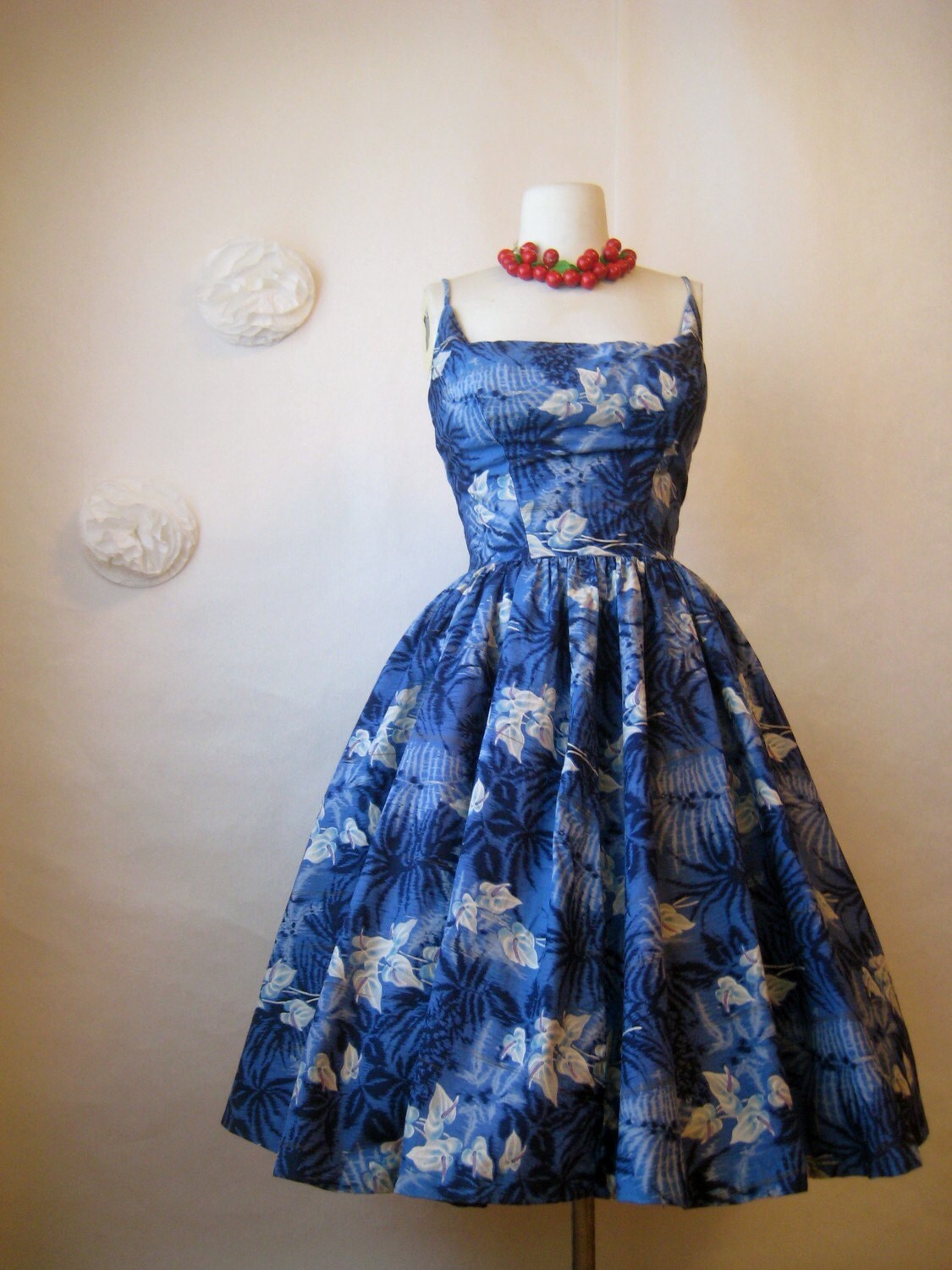 vintage 1950s calla lily dress. blue hawaiian dress. garden tea party full skirt dress.