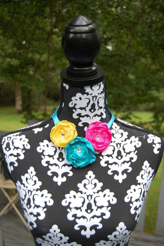 Atutudes Country Chic Handmade Floral Rose Necklace