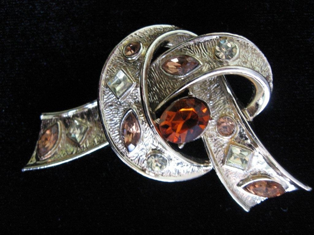 Vintage CORO Rhinestone Love Knot Brooch