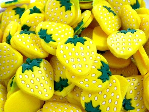 Yellow Strawberry Flat Back Resins - scarlettess Yellow Strawberry Flat Back Resins - scarlettess