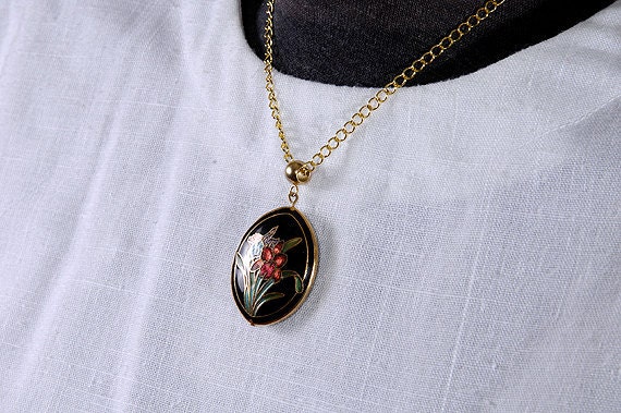 Vintage two sided Cloisonne Floral Charm Beautiful on Flower Black Enamel Gold-Tone Chain eighties style Lily