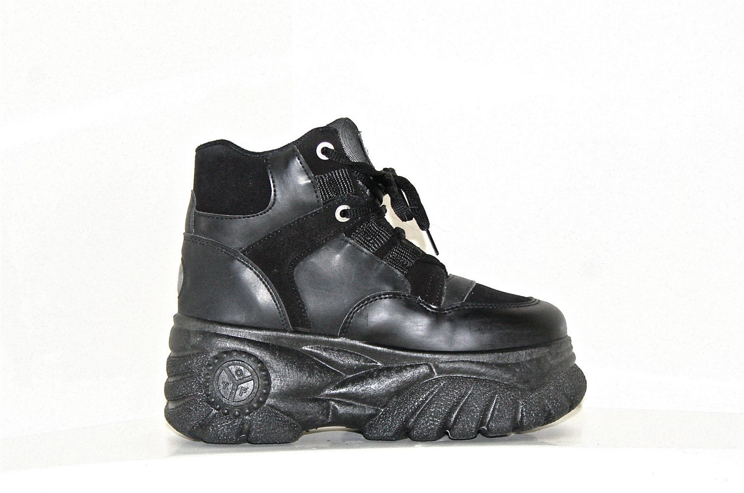 90's Mega Platform Sneaker Leather Trainers // 8