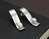 Silver Pearl Earrings,Modern Pearl Earrings, Bar Earrings, Pearl Post Earrings, Bridal Jewelry, Bridesmaids Gift Idea, Modern Earrings