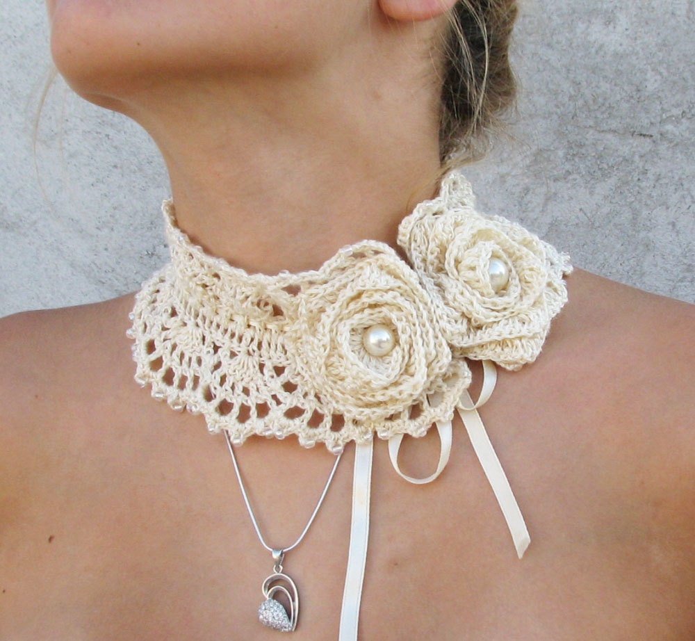 Crocheted glass pearls choker/necklace