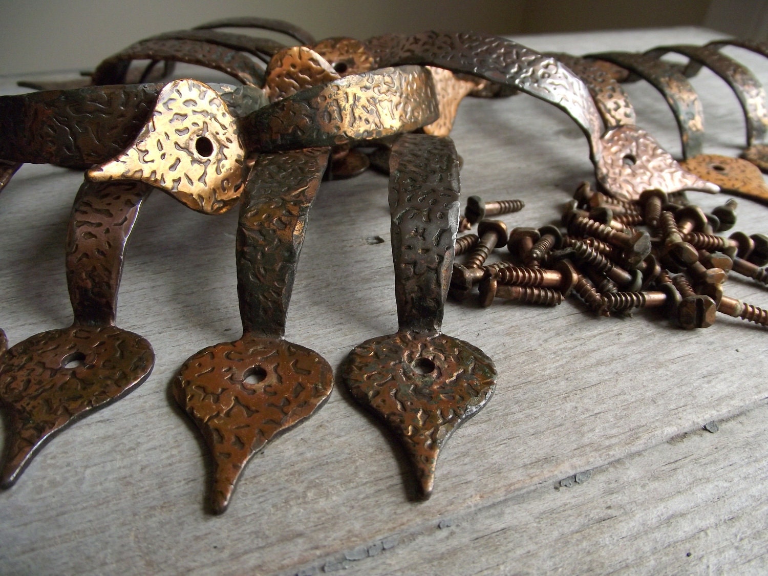 Hammered Metal Handles Colonial Style Retro Vintage Copper Finish Patina Salvaged Cabinet Pull Knobs Steampunk Supply Set of 5