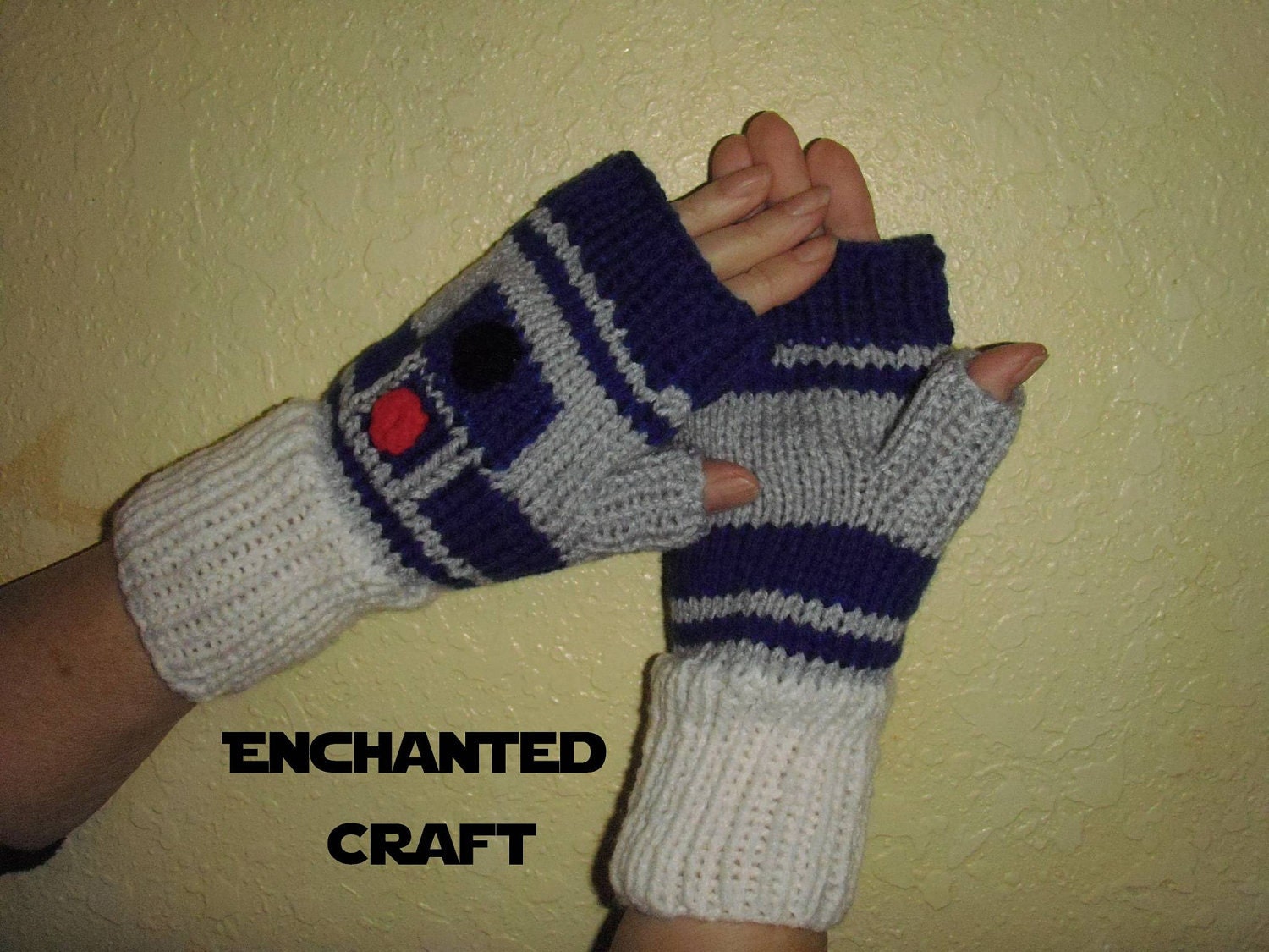 Knitted Star Wars R2-D2 Fingerless Gloves, droid