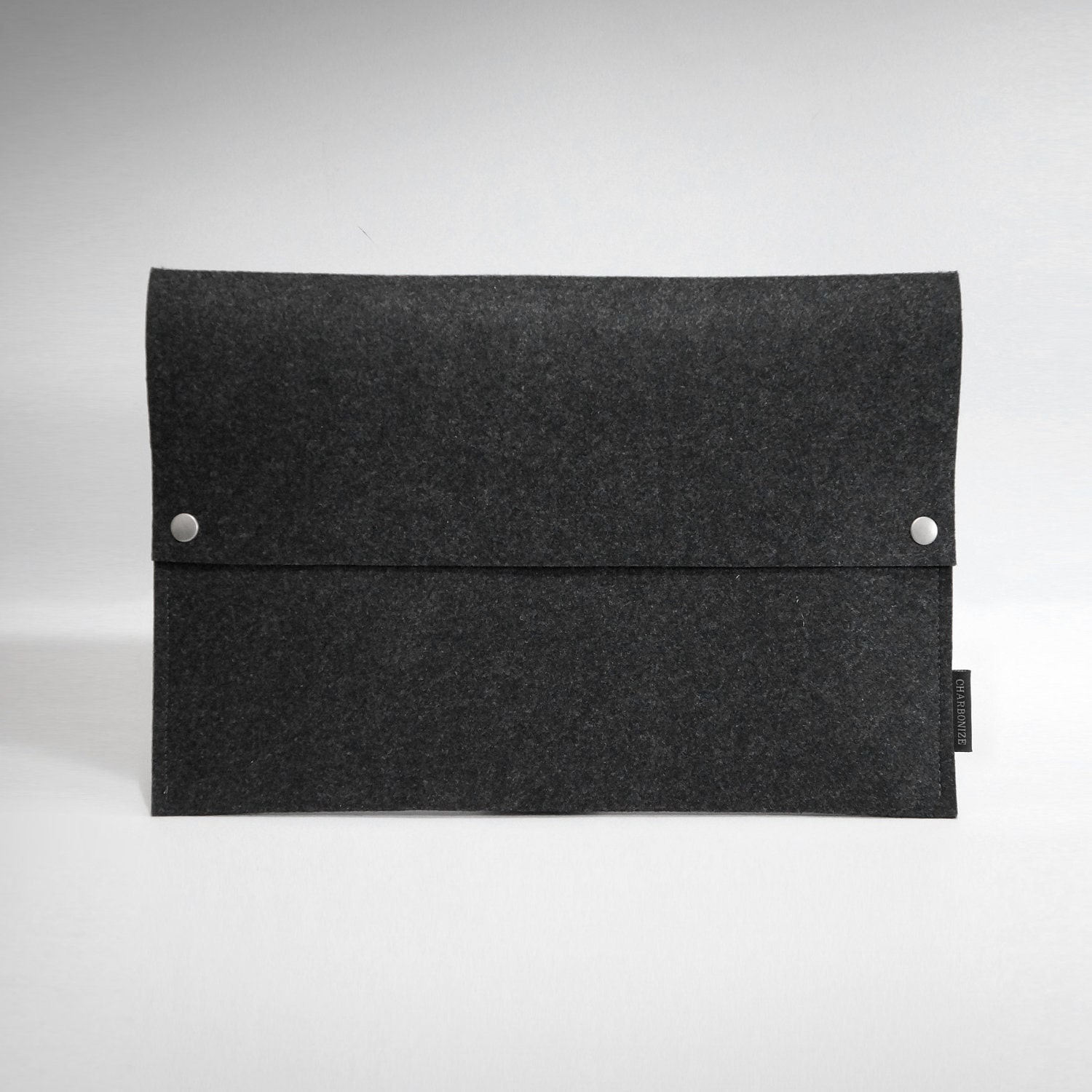 Minimalist Macbook Air sleeve - Charcoal grey wool felt (11", 13")