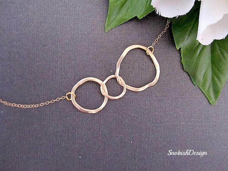Interlocking Circle Necklace, Infinity Necklace, Dainty Gold Necklace, Sister Necklace, Mothers Necklace, Friendship Necklace