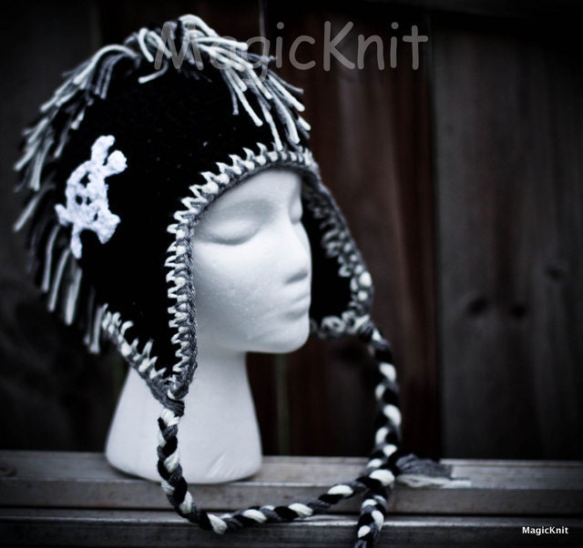 061 Skull and Crossbones Pirate Hat with Mohawk