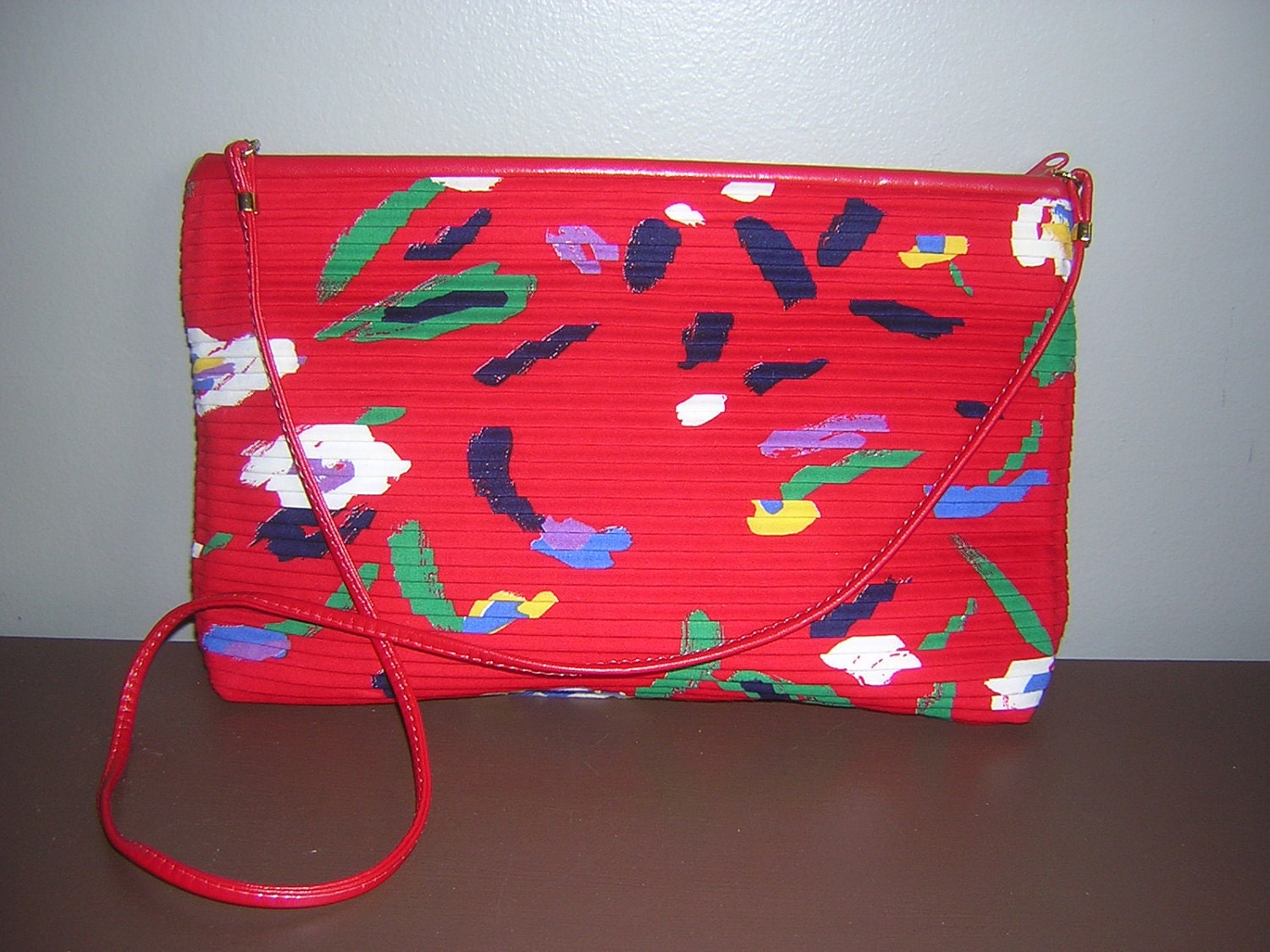 Vintage 1980s red floral pleated handbag / purse / clutch /shoulder bag