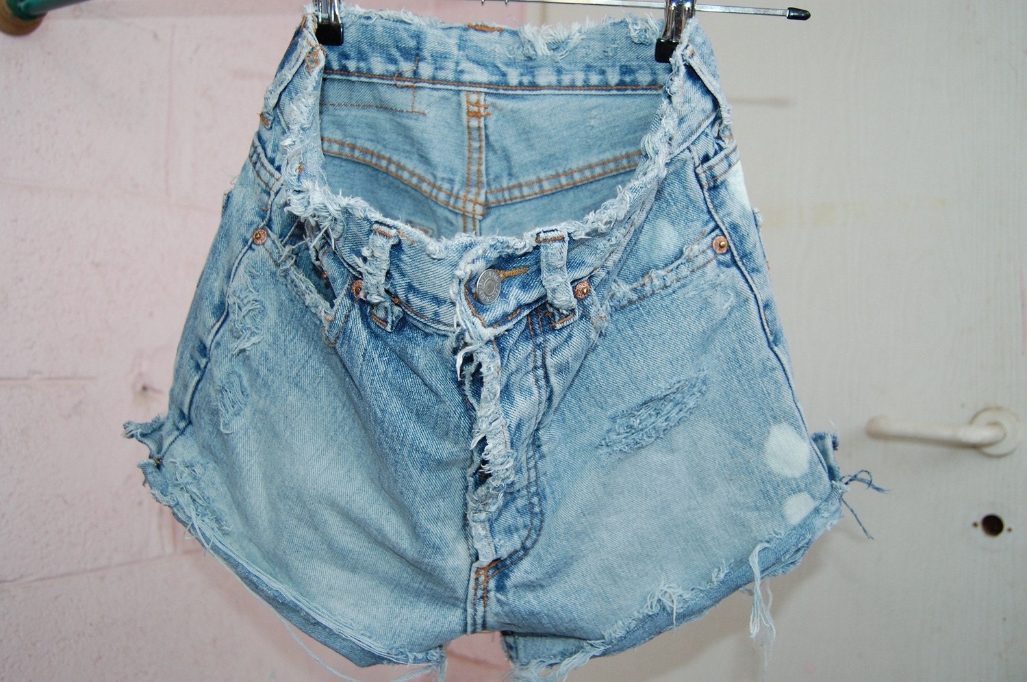 505' spiky light blue distressed levis high waisted denim cut offs