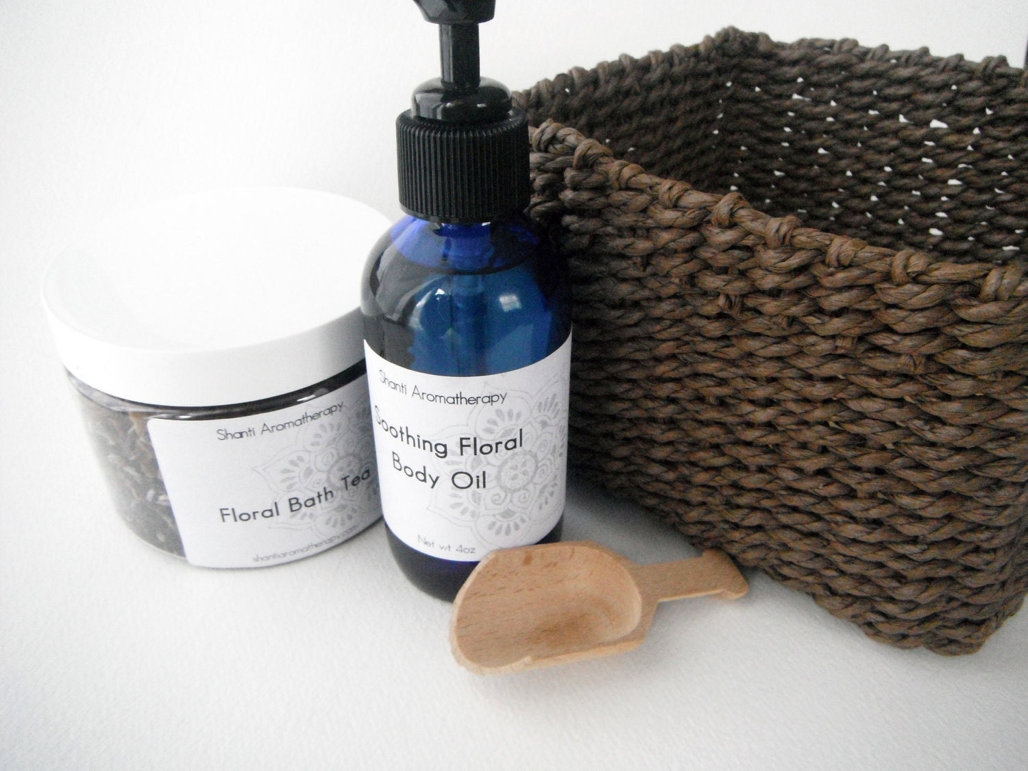 Floral Gift Basket - Gifts for Mom - Aromatherapy All Natural Gift Basket