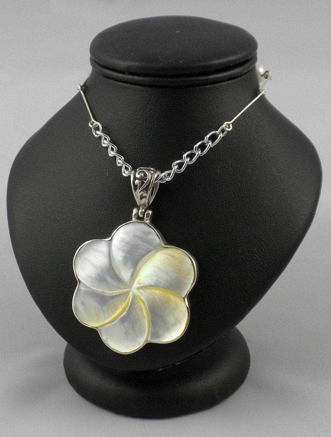 Mother of Pearl Flower pendant