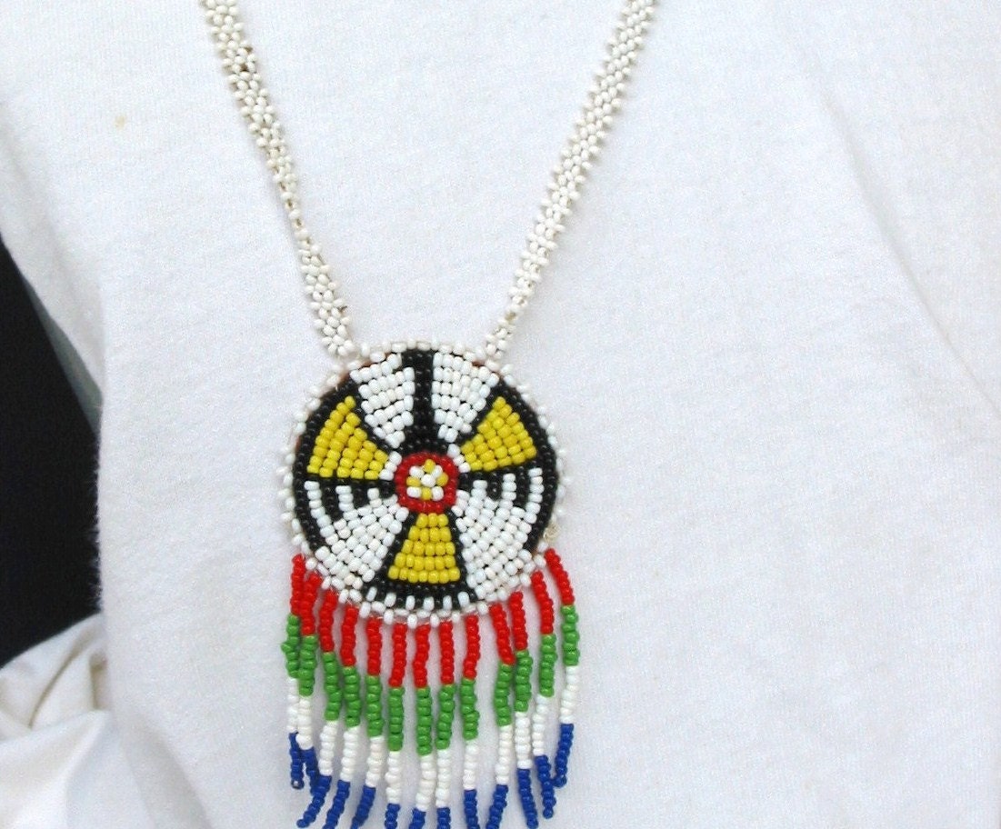 Mid 1970s, Native American style, beaded pendant, necklace: americana, spiritual, trading post, reenactment