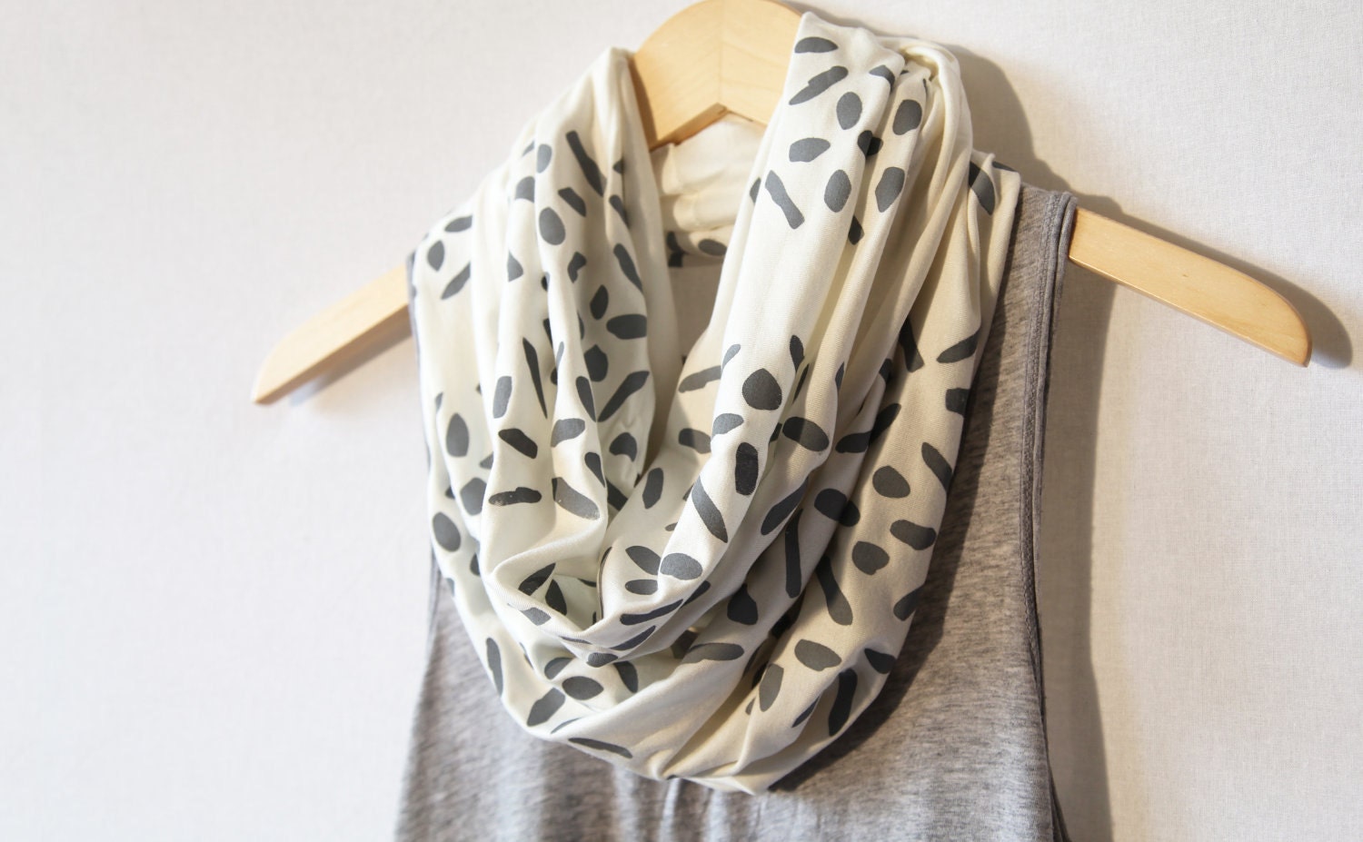 INFINITY SCARF - Screen Printed - Gray Cross-Diamonds on Cream