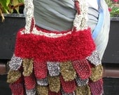 For mermaids: Scalloped knitted shoulder purse.