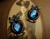 1pcs of  Quality Oxidised Silver Owl, with faceted sapphire, teal, crystal, Charms Pendants Drops (with shiny crystals) Gsw