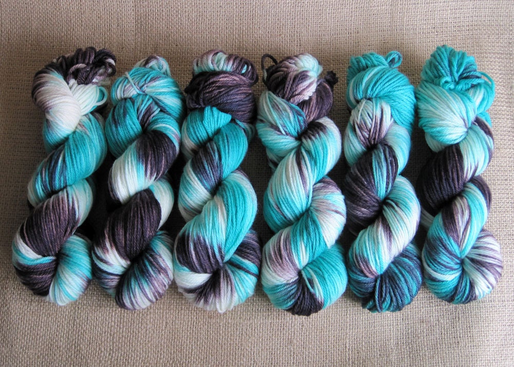 Honeydukes - SW Merino Worsted Yarn - Hand Dyed - 220 yds