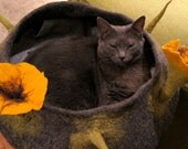 cat basket with big flowers in colours you choose