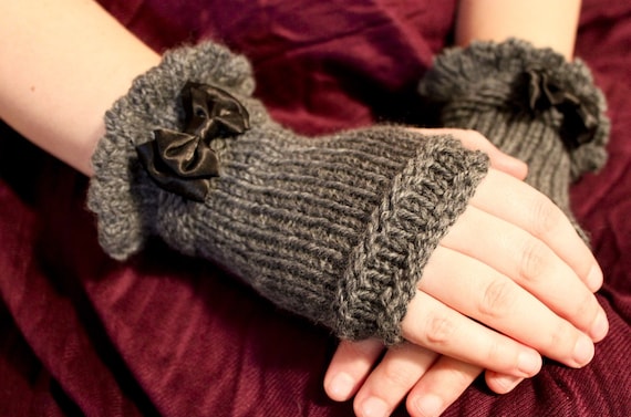Grey wool fingerless gloves