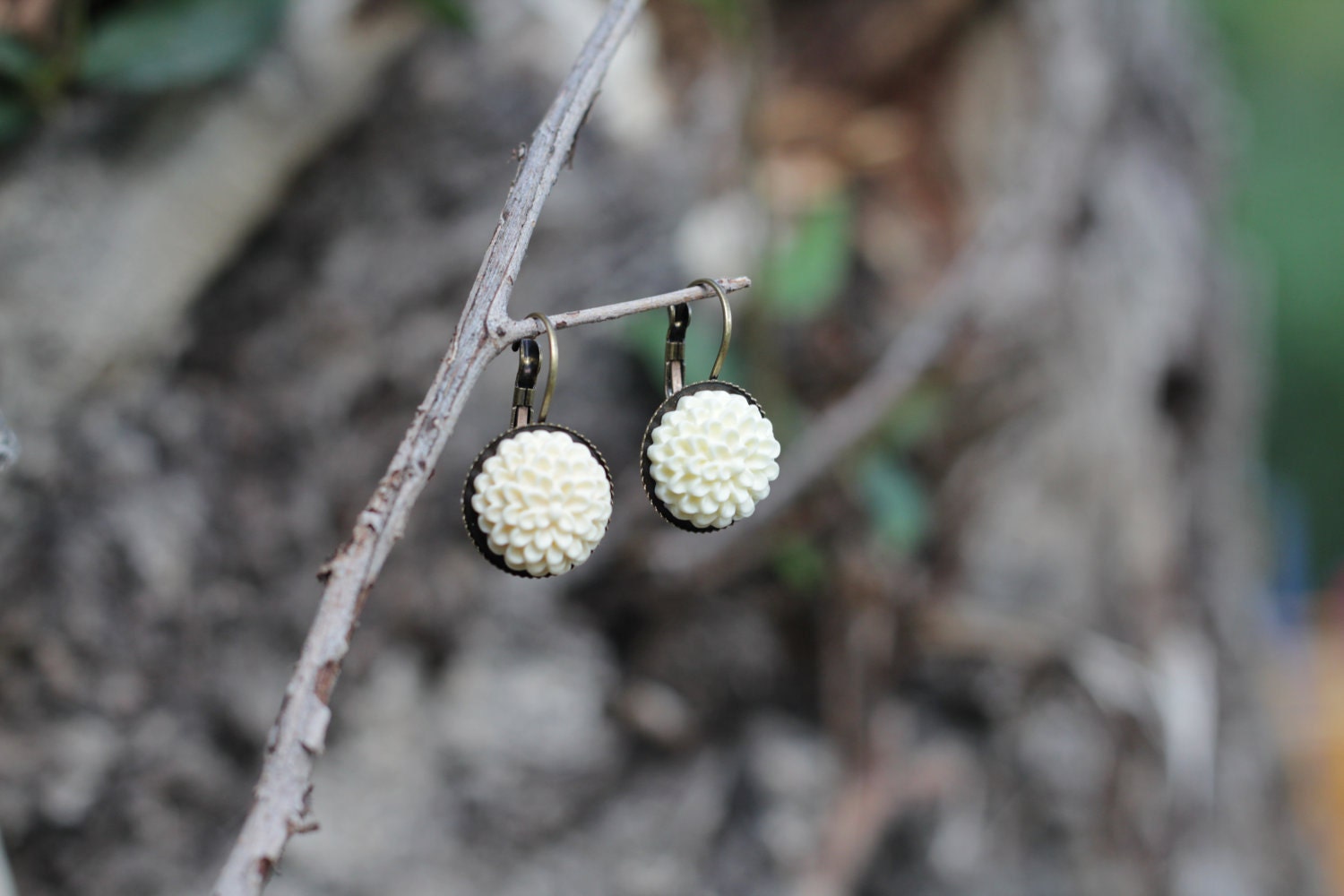 NEW Antique Mum Ivory Earrings Made by Brumbys Accessories