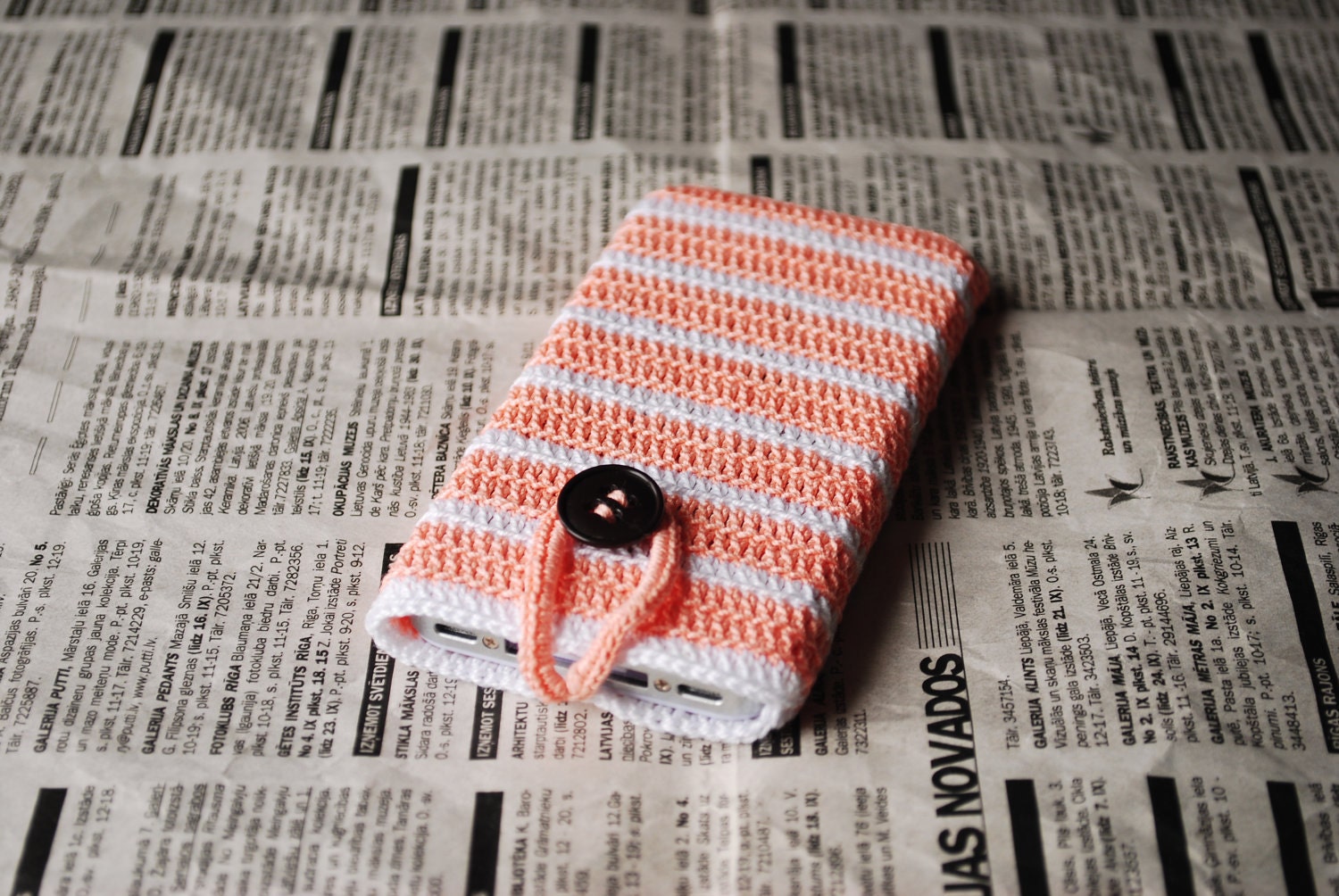 iPhone 4, iPhone 4S case cover sleeve handmade crochet, peach and white