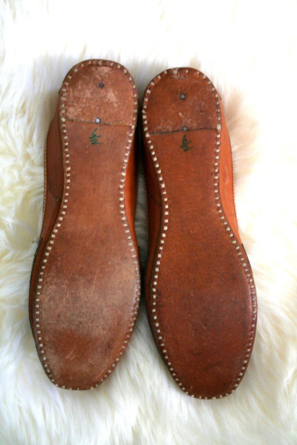 vintage MOROCCAN SLIPPERS embroidered flats BOHEMIAN tan leather . ladies 8.5 - 9