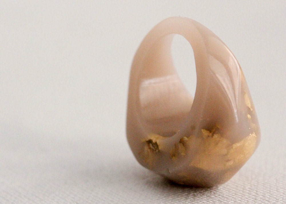 mocha gold eco resin pebble shaped ring size 6 with suspended gold leaf