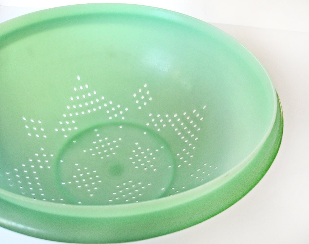 Tupperware colander or strainer, jadeite green, seafoam, celadon, mint green vintage mid century 1950s or 1960s, geometric diamond pattern