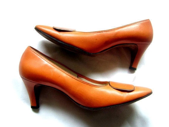 1950s-1960s Orange Pumps by Naturalizer (size 7)