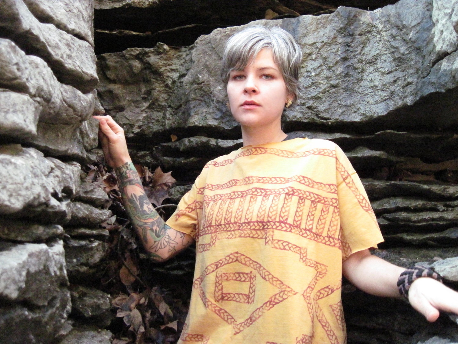 GOLD FOR LUNA  t shirt