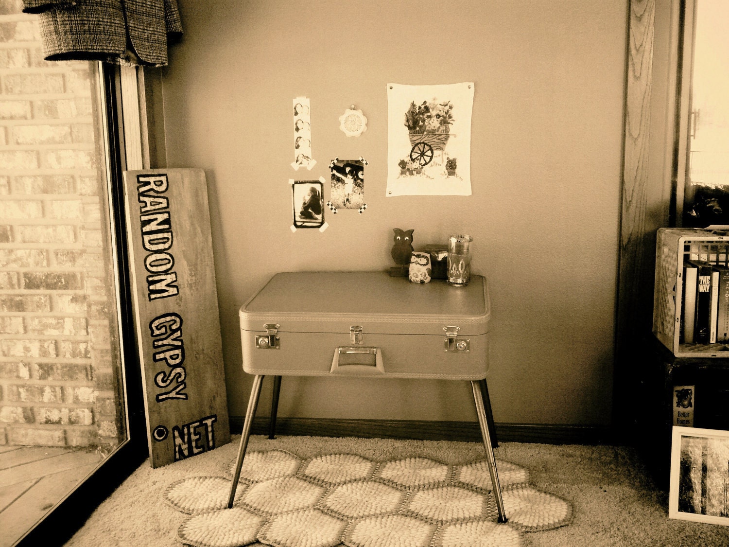 FREE SHIP / Vintage Suitcase Table Robin Egg Blue Repurposed