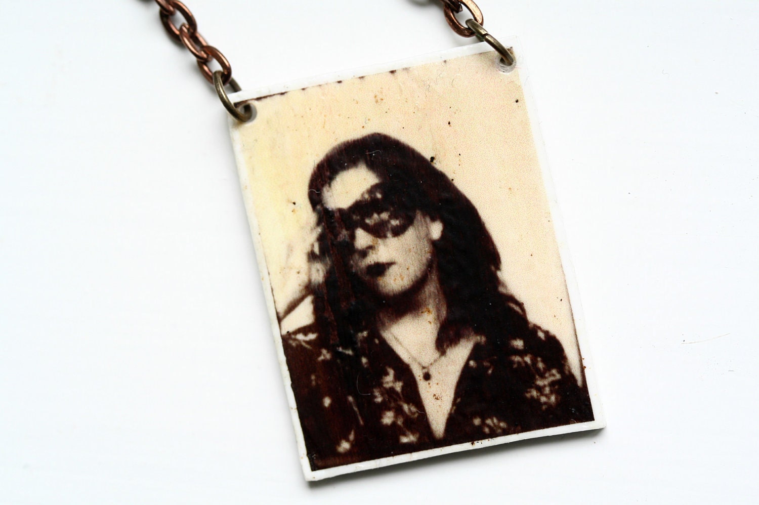 Masked Woman Photo Necklace / Augenblick Photo Avatar in Sepia