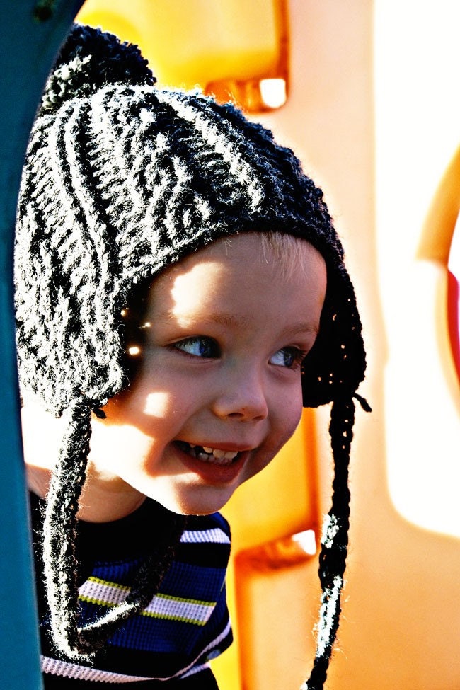 FREE SHIPPING oxford gray  cabled earflap hat