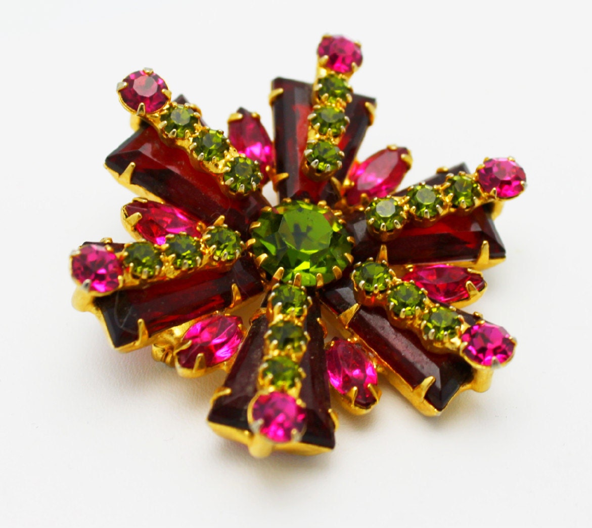 Vintage Brooch Fuchsia Pink Kite Shaped Rhinestones