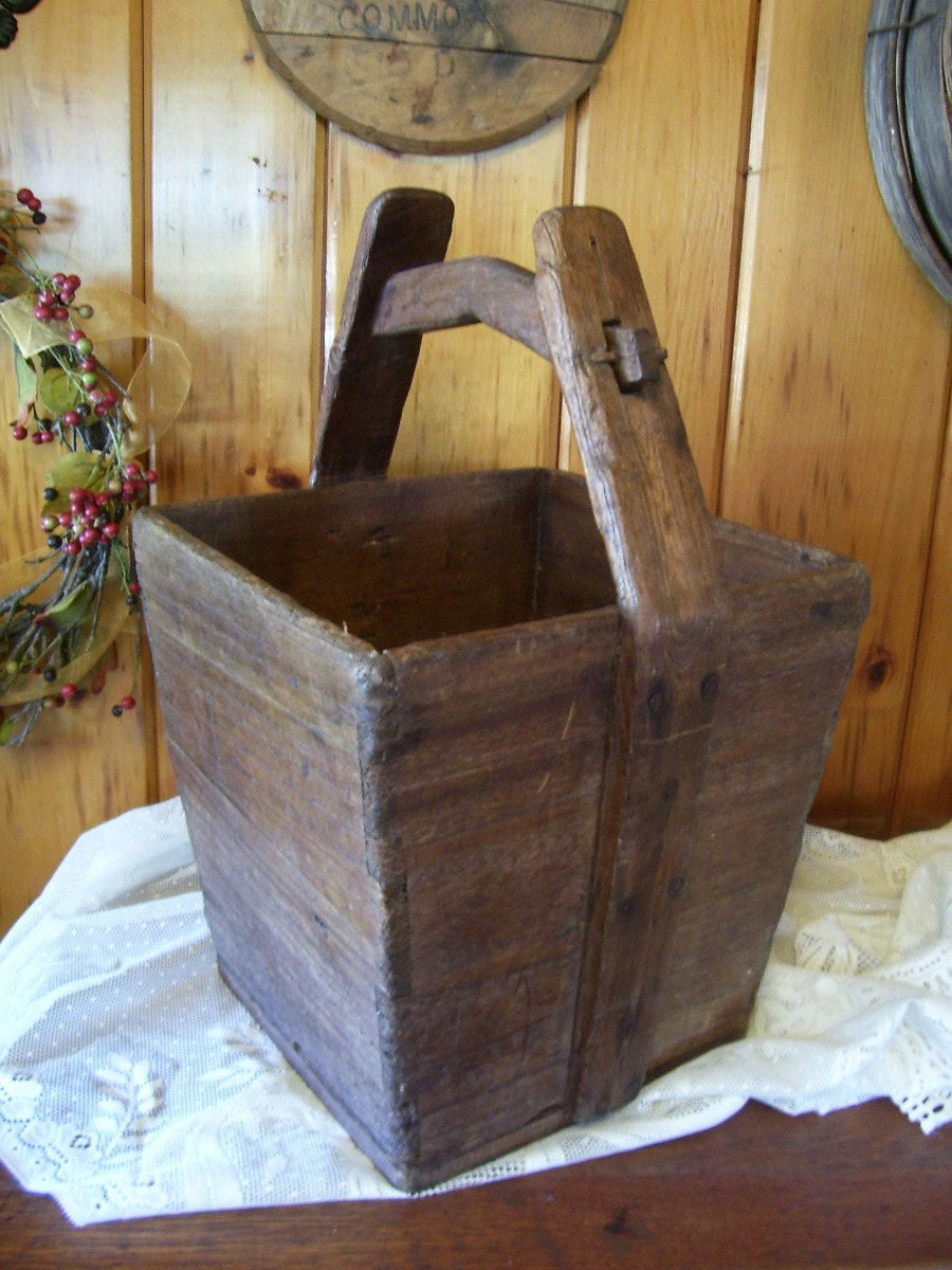 Rare Primitive Antique Early 19th Century Wood Grain Bucket Rustic Country Farmhouse Bucket with a  Fabulous Patina