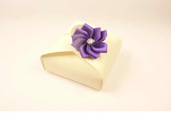 Ivory Wedding Favor Box With Purple Dahlia Flower. Perfect for favors, anniversaries, bridesmaids gift etc