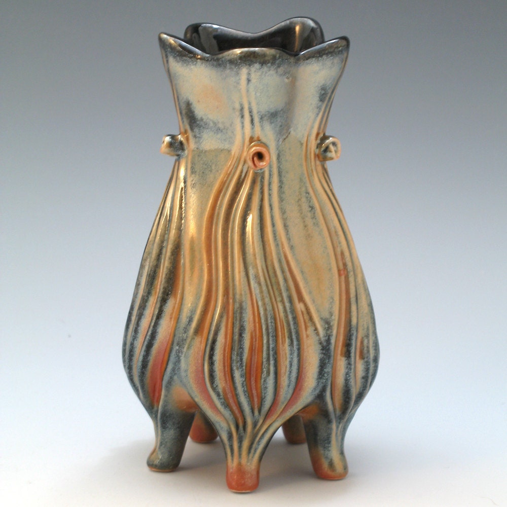 Luster shino porcelain vase with rosettes