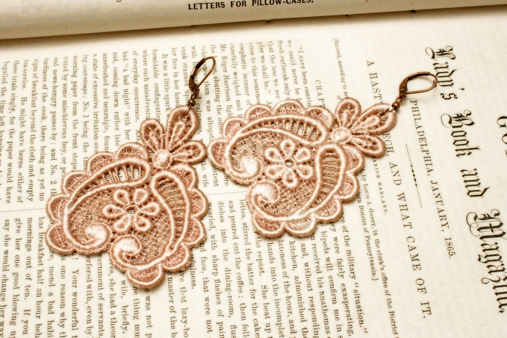 lace earrings - DARLA - vintage blush