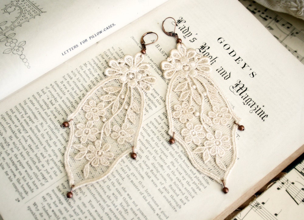romantic lace earrings -ANGELINA- vintage barely blush