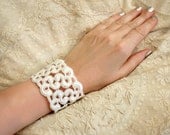lace bracelet cuff -AARON- vintage white
