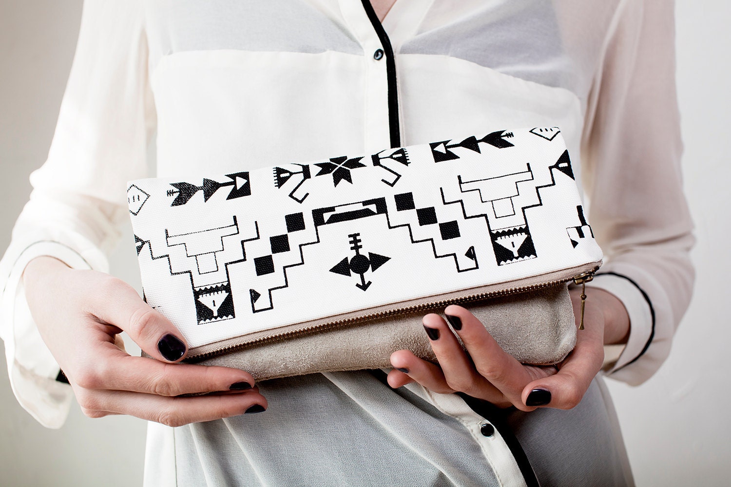 Tribal Pattern Printed Leather-Suede Pouch black No. ZP-103