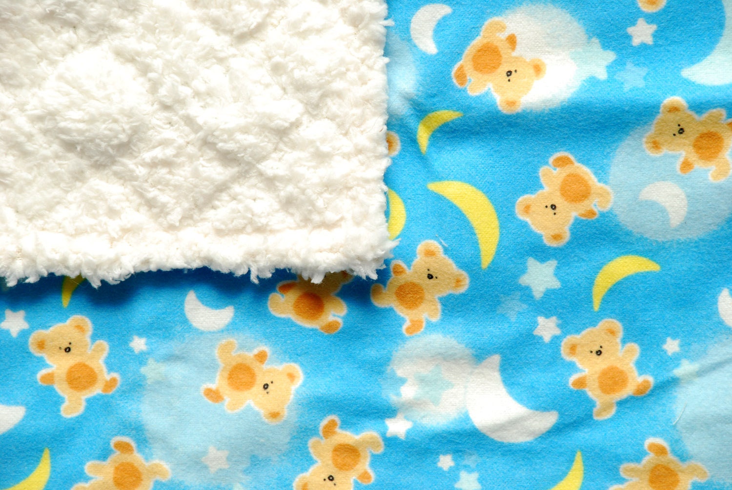 Sleepy baby blanket, the perfect gift for a boy or girl