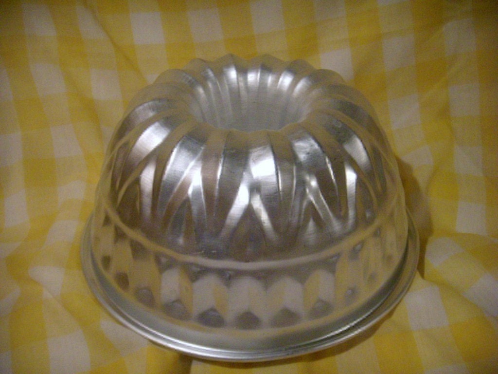 Vintage Aluminum Bundt Cake Pan by TheGrassHarpist on Etsy