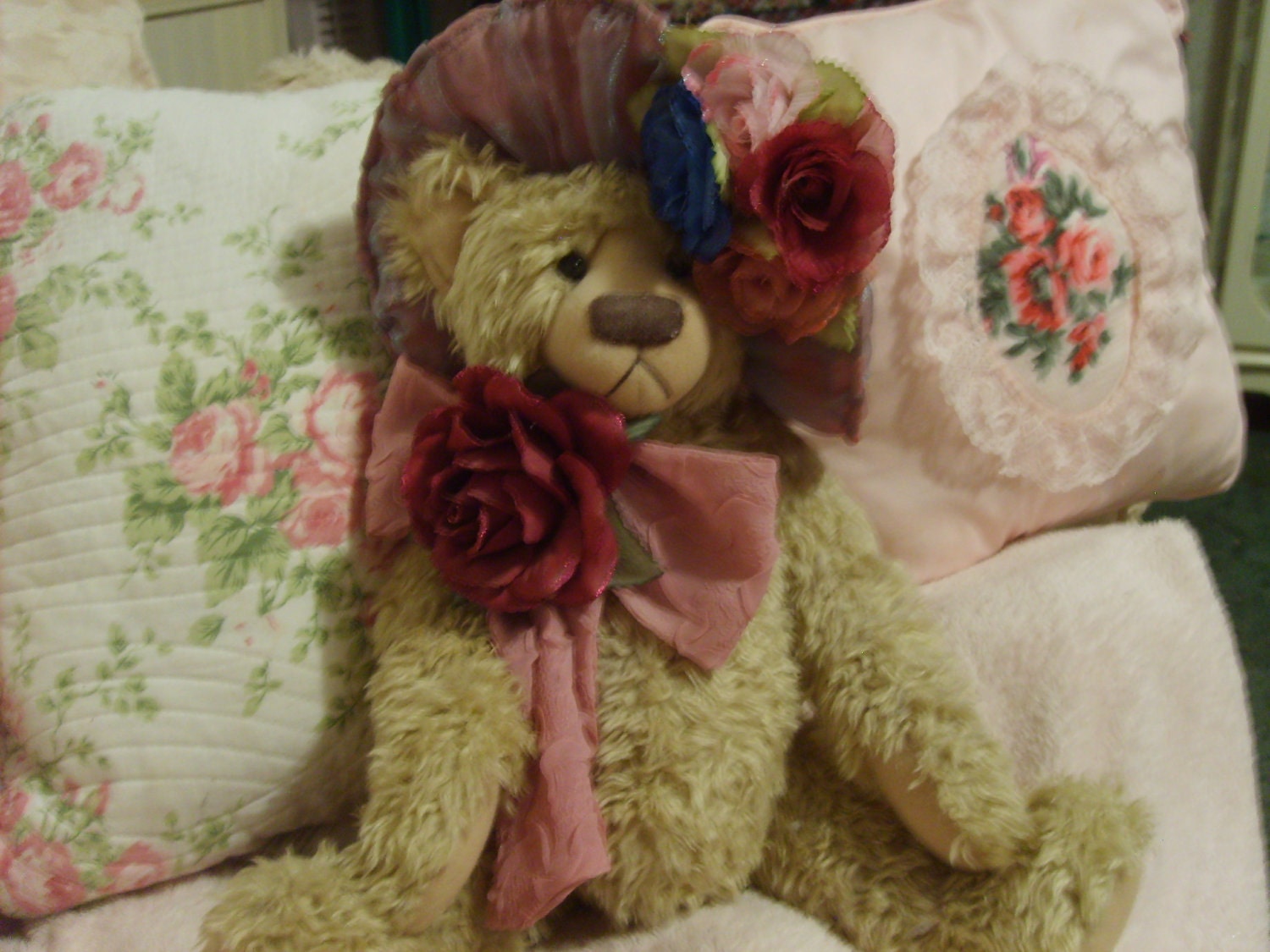 SALE.......Beautiful  Large  Victorian    Collectible Teddy Bear           Hat   Roses              So  Paris