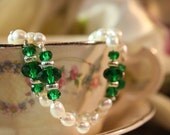 Birthstone bracelet- May: Emerald with pearls