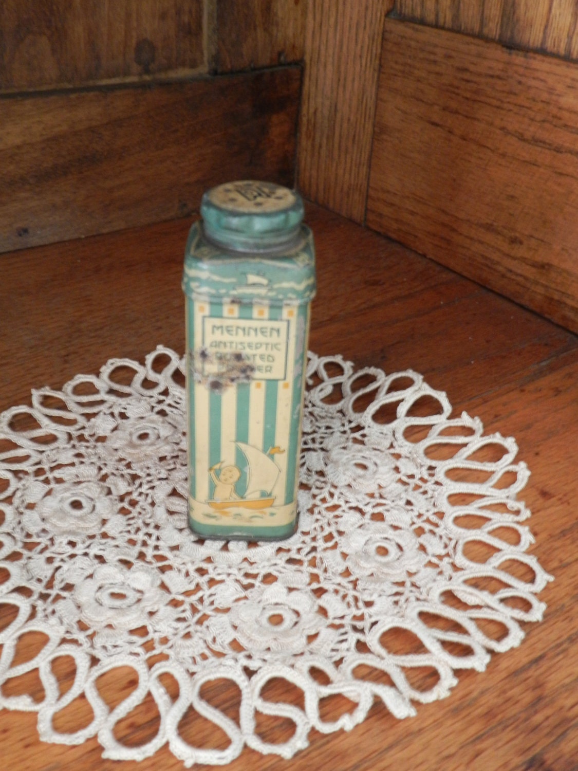 Very old MENNEN Antiseptic Borated Powder (Baby Powder) Tin w Original Powder