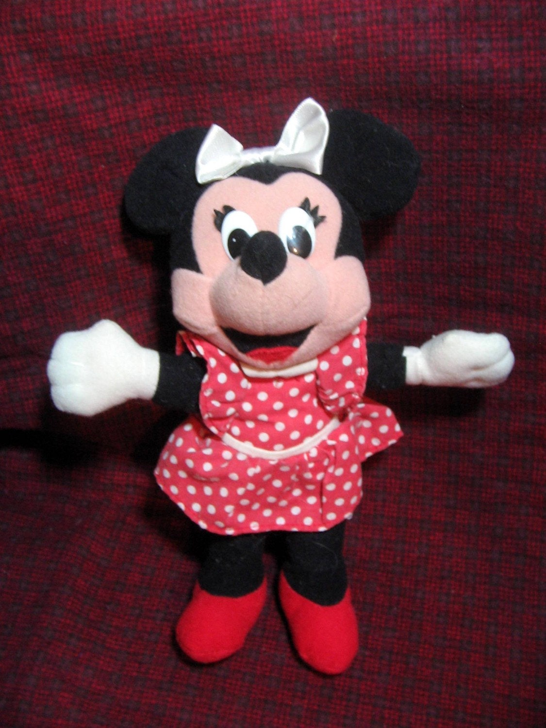 Disney MINNIE MOUSE DOLL by Applause stuffed toy 9 inches tall