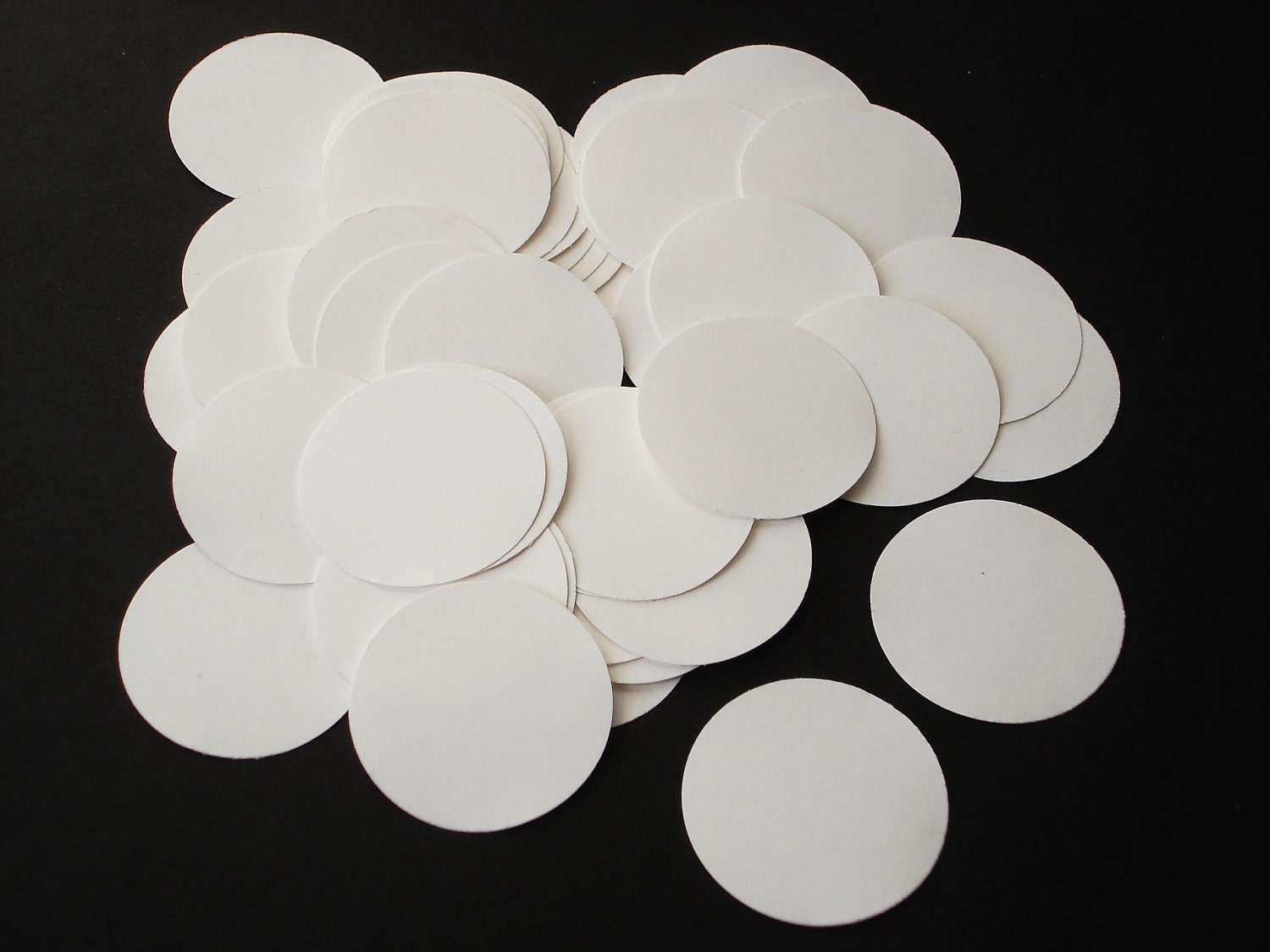 50 - 1.5" White Circle Tag Punch, Confetti, Gift Tag, Embellishments - No409